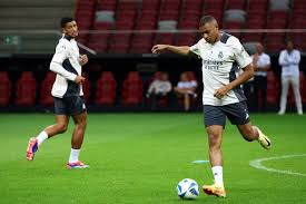 显得至关重 显得至关重